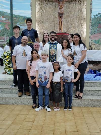 3º Dia da Novena reúne centenas de devotos no Santuário Nossa Senhora Aparecida Celebração foi presidida pelo Padre Aroldo Shinemann Filho e marcada por fé